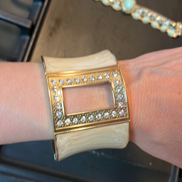 Like new bracelet bundle - Picture 11 of 17